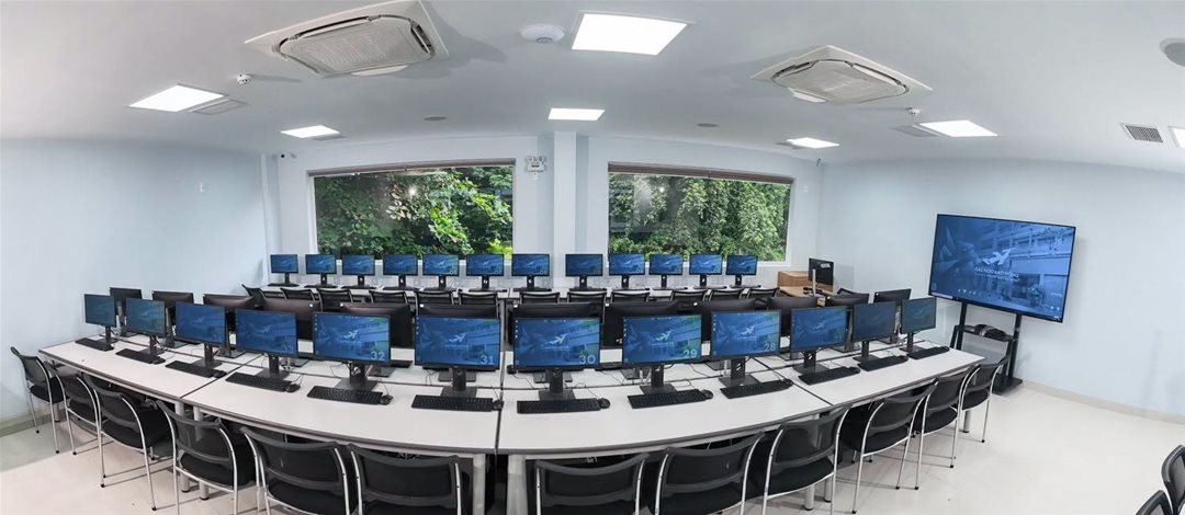 Phòng máy tính Trường Đại học Lạc Hồng