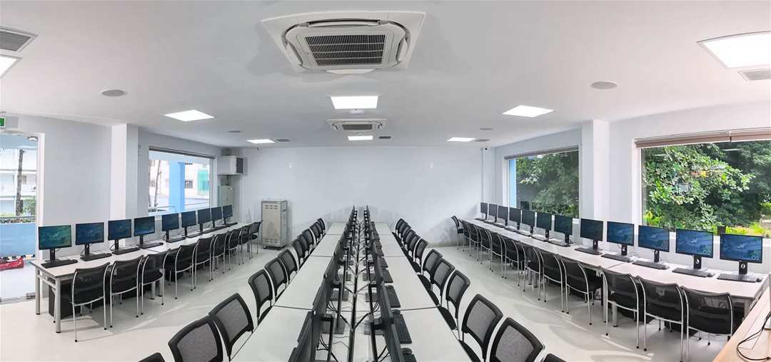 Phòng máy tính Trường Đại học Lạc Hồng
